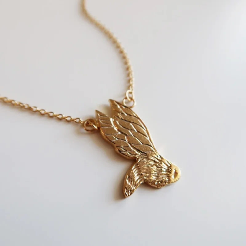 oval blue sapphire ring Flying Bee Necklace