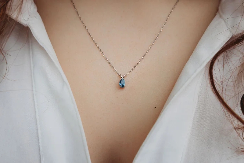 handcrafted filigree ring silver 'Blake' Yogo Sapphire Necklace